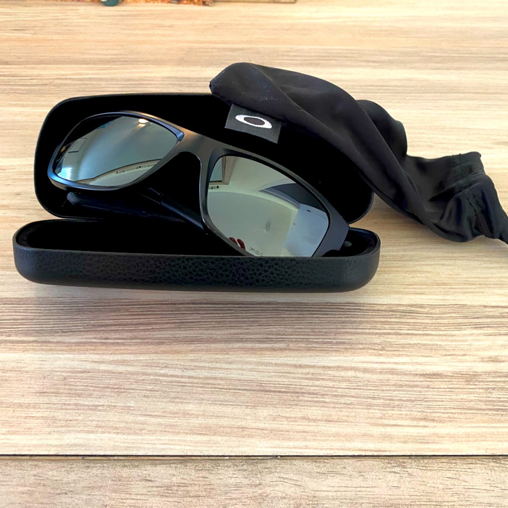 OAKLEY NEW Jupiter polarized sunglasses. Sz 56-18-131. Matte black